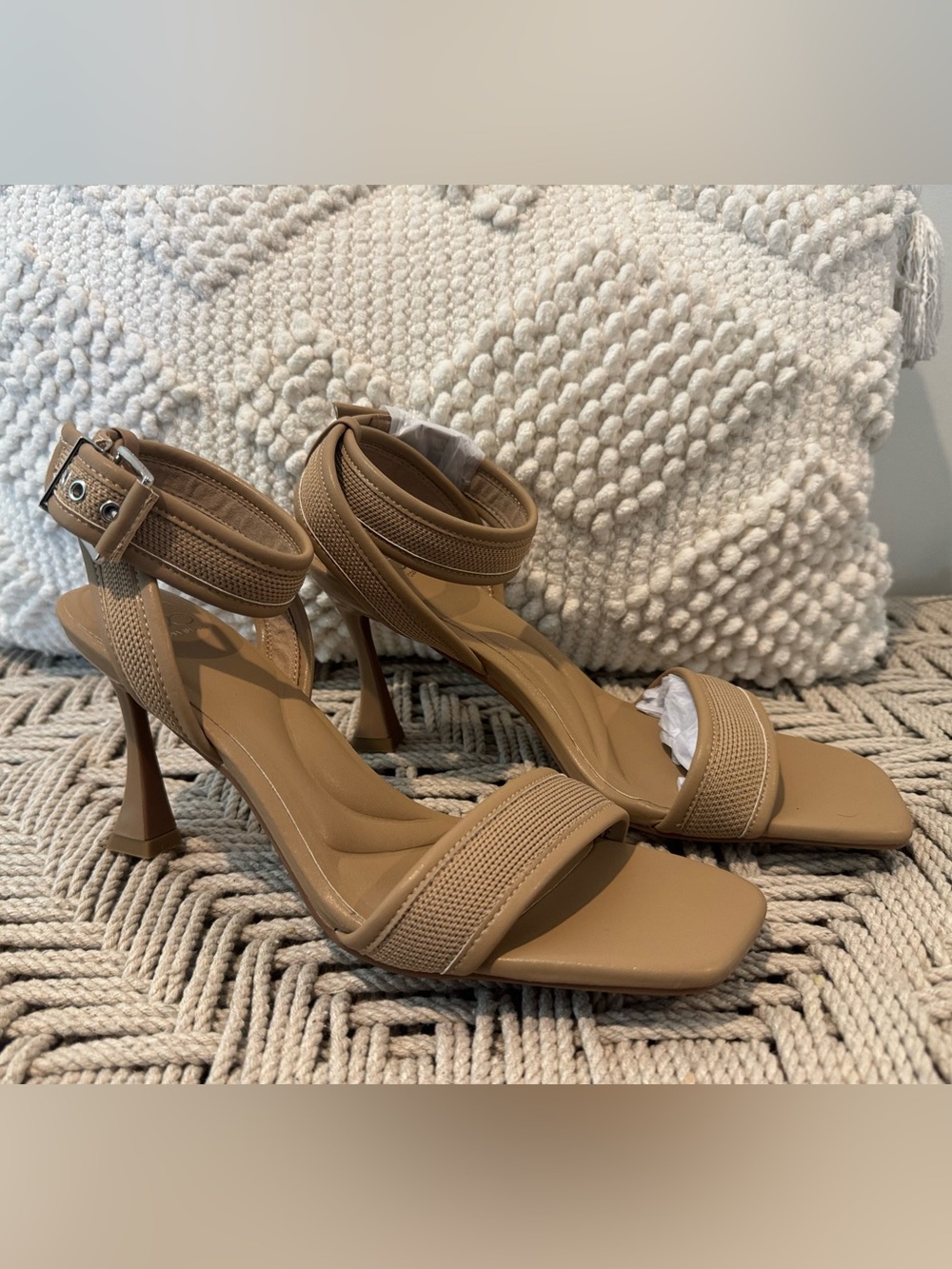 Cosy Island Beige Ankle Strap Heels size 8.5 NEW